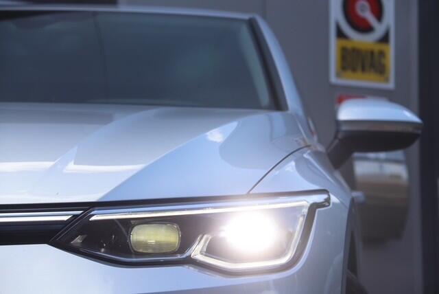 Volkswagen GOLF 1.5 eTSI R-Line Business+, Stoel & Stuurverwarmd, IQ.LIGHT, Camera, Navi
