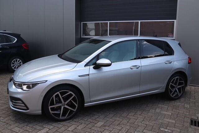 Volkswagen GOLF 1.5 eTSI R-Line Business+, Stoel & Stuurverwarmd, IQ.LIGHT, Camera, Navi