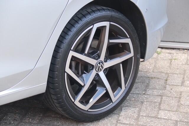 Volkswagen GOLF 1.5 eTSI R-Line Business+, Stoel & Stuurverwarmd, IQ.LIGHT, Camera, Navi