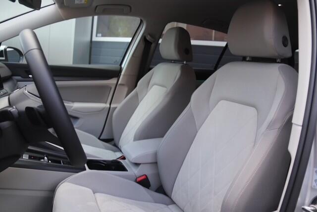 Volkswagen GOLF 1.5 eTSI R-Line Business+, Stoel & Stuurverwarmd, IQ.LIGHT, Camera, Navi
