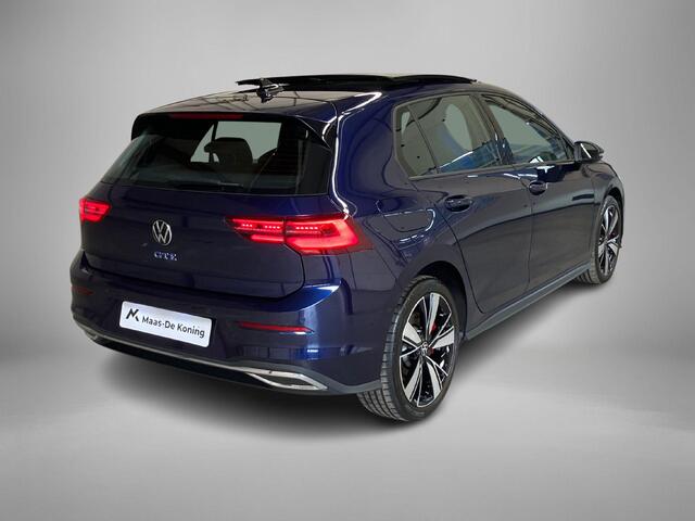 Volkswagen GOLF 1.5 eHybrid GTE · Panoramadak · Apple/Android Car Play · Camera + Parkeersensoren · Stoelverwarming ·