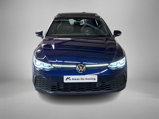 Volkswagen GOLF 1.5 eHybrid GTE · Panoramadak · Apple/Android Car Play · Camera + Parkeersensoren · Stoelverwarming ·