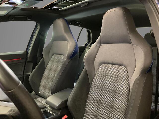 Volkswagen GOLF 1.5 eHybrid GTE · Panoramadak · Apple/Android Car Play · Camera + Parkeersensoren · Stoelverwarming ·