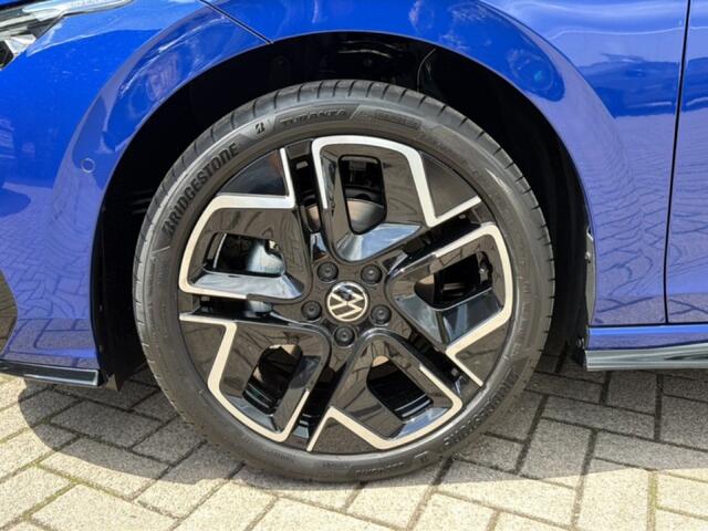 Volkswagen GOLF 1.5 eTSI R-LINE PANO-DAK/360CAM/ACC/HUD/IQ/HARMAN-KARDON/STOEL+STUURVERW