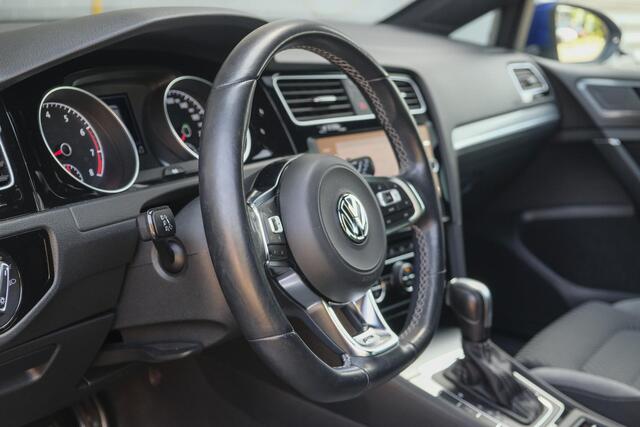 Volkswagen GOLF Variant 1.5 TSI DSG 150pk R-Line Lapis blue Camera Navi Discover Pro LED koplampen