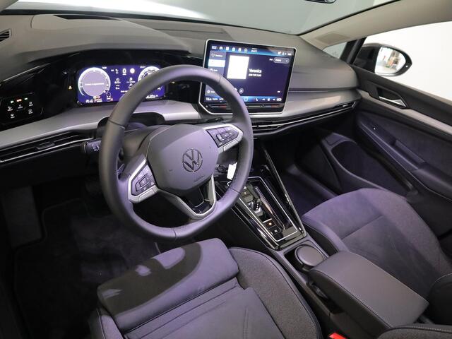 Volkswagen GOLF 1.5 eHybrid Style Edition 204 pk Automaat (DSG) | Verlengde garantie | Navigatie | Panoramadak | Trekhaak (wegklapbaar) | Parkeersensoren (Park assist) | Achteruitrijcamera | Stoelverwarming |