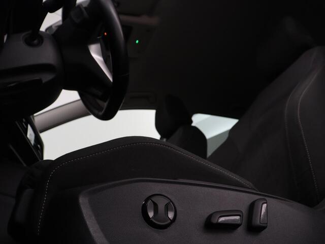Volkswagen GOLF 1.4 eHybrid Style | SOH 88% | Massage | Adaptive cruise | Carplay | Memory | Navigatie | Sfeerverlichting | Parkeerhulp | Climate control | Bluetooth | PHEV | Plug In