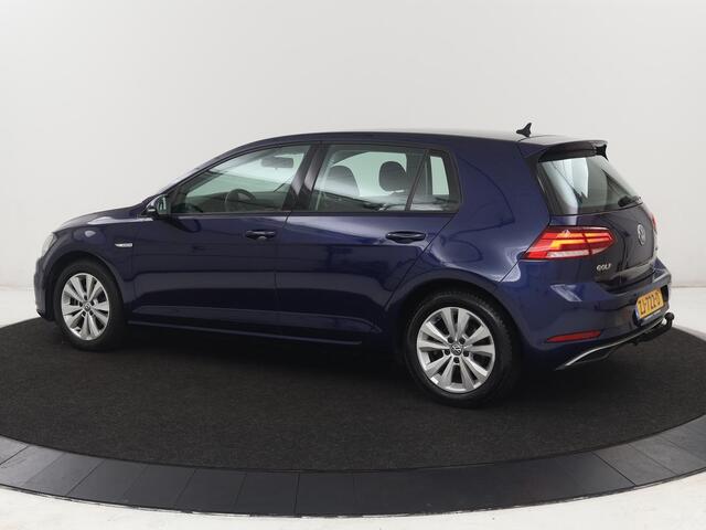 Volkswagen GOLF 1.5 TSI Comfortline | Stoelverwarming | Trekhaak | Camera | Massage | Carplay | Adaptive cruise | Navigatie | Parkeerhulp | Climate control