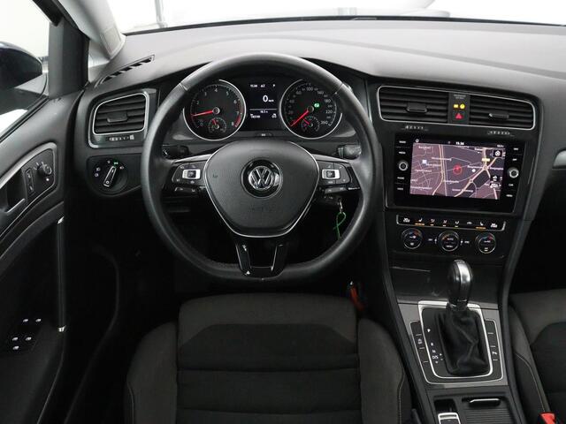 Volkswagen GOLF 1.5 TSI Comfortline | Stoelverwarming | Trekhaak | Camera | Massage | Carplay | Adaptive cruise | Navigatie | Parkeerhulp | Climate control