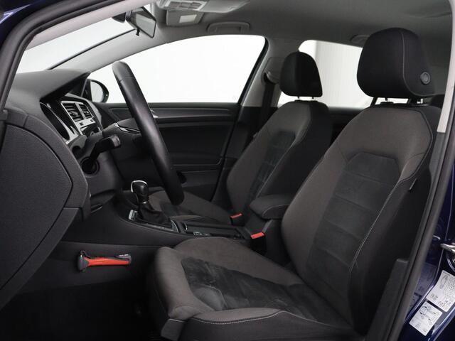 Volkswagen GOLF 1.5 TSI Comfortline | Stoelverwarming | Trekhaak | Camera | Massage | Carplay | Adaptive cruise | Navigatie | Parkeerhulp | Climate control