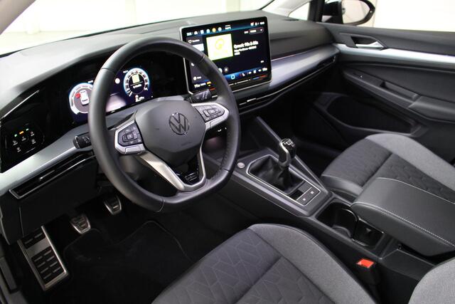 Volkswagen GOLF 1.5 TSI Goal Navigatie | 4-Seizoenen banden | Parkeersensoren | Fabrieksgarantie