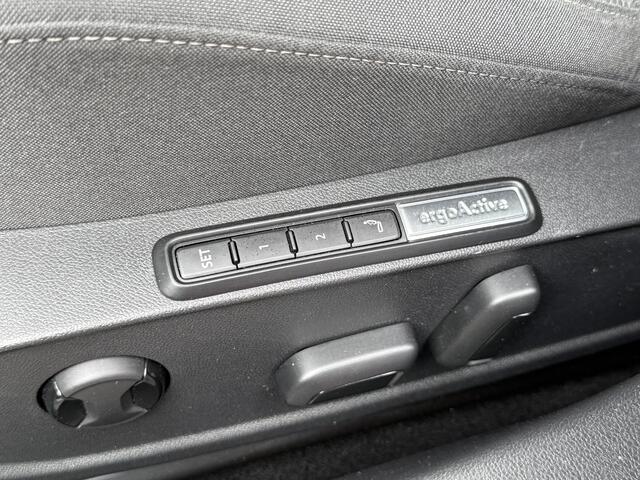 Volkswagen GOLF 1.4 eHybrid Aut. *!* NAVI/ CARPLAY/ RADAR/ MASSAGE/ 29 DKM *!*
