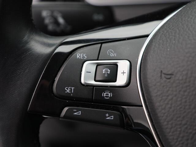 Volkswagen GOLF 1.5 TSi 150 Pk Automaat Highline | Trekhaak | Adaptive Cruise | Camera | CarPlay | Climatronic | 17 Inch | 116.88 Km !!