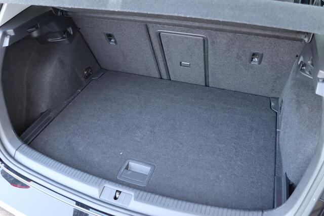 Volkswagen GOLF 1.5 TSI Highline 130pk DSG7