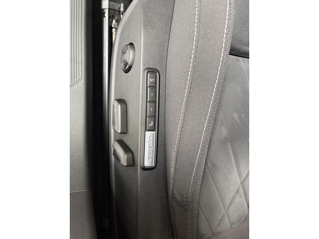 Volkswagen GOLF 1.5 eTSI STYLE/IQ LIGHT/STOEL MEM/PDC/17 INCH/CARPLAY/NAVI