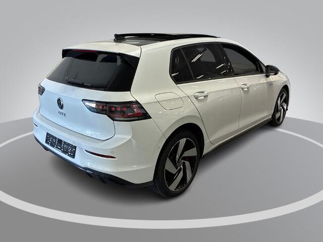 Volkswagen GOLF 1.5 272pk DSG eHybrid GTE · Panoramadak · Wegklapbare Trekhaak · Stoel ventilatie · Leder · Elek. Voorstoel · 18'' Inch · Garantie t/m 22-09-2030 of 100.000km