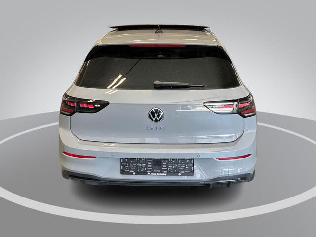 Volkswagen GOLF 1.5 272pk DSG eHybrid GTE · Panoramadak · 360 Camera · P-Sensoren · Head-Up · Apple/Android Car Play · IQ.Light · 18'' Inch · Garantie t/m 03-08-2030 of 100.000km