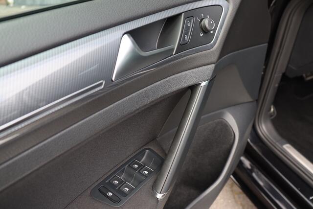 Volkswagen GOLF 1.5 TSI 2x R-line, Pano, trekhaak