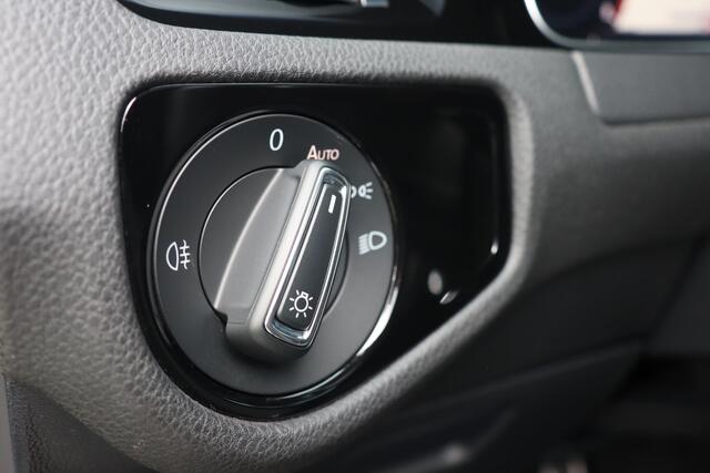Volkswagen GOLF 1.5 TSI 2x R-line, Pano, trekhaak