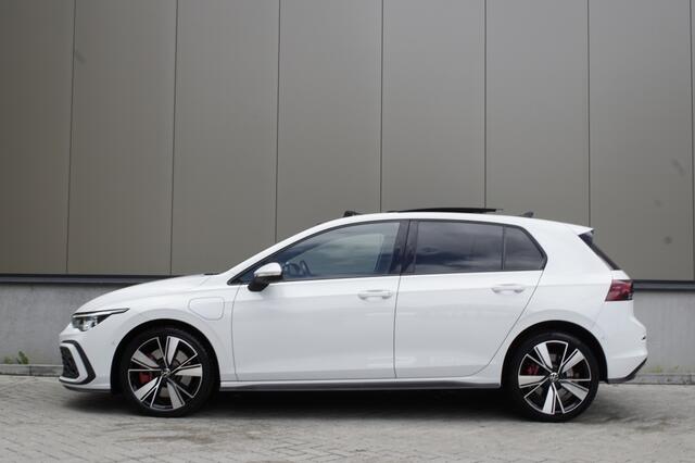 Volkswagen GOLF 1.4 eHybrid GTE | Pano | Lane assist | IQ Lights |