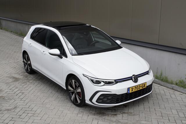 Volkswagen GOLF 1.4 eHybrid GTE | Pano | Lane assist | IQ Lights |