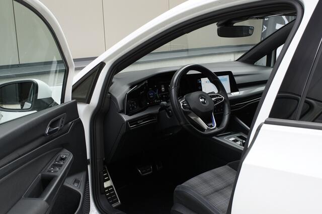 Volkswagen GOLF 1.4 eHybrid GTE | Pano | Lane assist | IQ Lights |