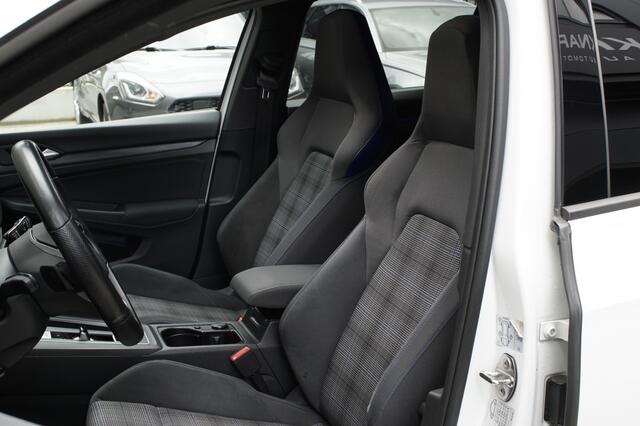 Volkswagen GOLF 1.4 eHybrid GTE | Pano | Lane assist | IQ Lights |