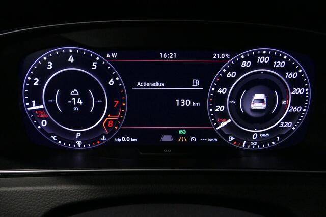 Volkswagen GOLF 2.0 TSI GTI TCR / Akrapovic uitlaat / Panoramadak / Stoelverwarming / Apple Carplay - Android Auto / Ambienteverlichting / DCC / Climatronic / Adaptive Cruise Control / 18'' LMV / Digitaal instrumentenpaneel