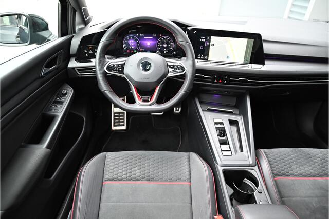 Volkswagen GOLF 2.0 TSI GTI CLUBSPORT 300 PK / PANO / IQ LIGHT / HARMAN KARDON / CAMERA / DEALERONDERHOUDEN / 1E EIGENAAR