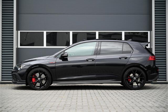 Volkswagen GOLF 2.0 TSI GTI CLUBSPORT 300 PK / PANO / IQ LIGHT / HARMAN KARDON / CAMERA / DEALERONDERHOUDEN / 1E EIGENAAR