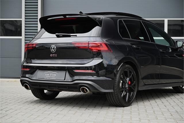 Volkswagen GOLF 2.0 TSI GTI CLUBSPORT 300 PK / PANO / IQ LIGHT / HARMAN KARDON / CAMERA / DEALERONDERHOUDEN / 1E EIGENAAR