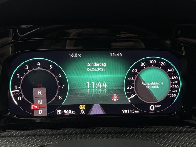 Volkswagen GOLF 1.5 eTSI R-Line | Panoramadak | Winter Pakket |