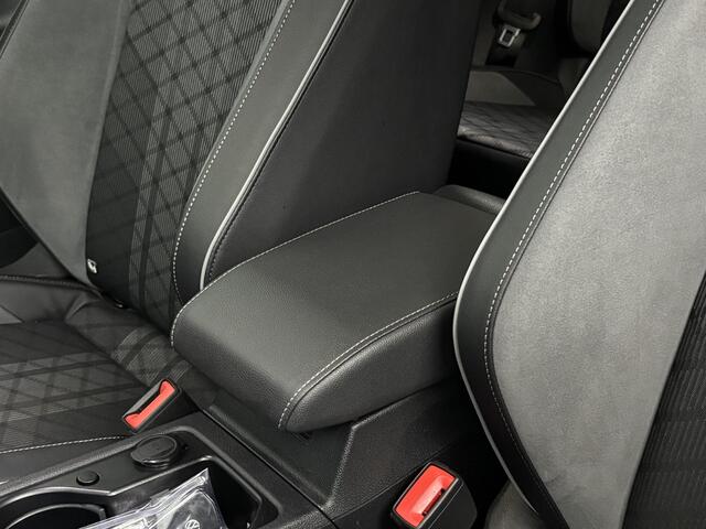 Volkswagen GOLF 1.5 eTSI R-Line | Panoramadak | Winter Pakket |