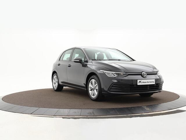 Volkswagen GOLF 1.0 eTSI 110pk DSG Life · Camera · Dodehoeksensor · Adaptive Cruise Control · Apple/Android Car Play · Sfeerverlichting · Navigatie · Elek. Inklapbare Spiegels ·