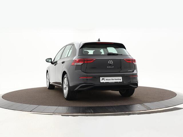 Volkswagen GOLF 1.0 eTSI 110pk DSG Life · Camera · Dodehoeksensor · Adaptive Cruise Control · Apple/Android Car Play · Sfeerverlichting · Navigatie · Elek. Inklapbare Spiegels ·