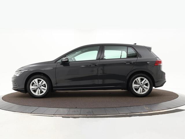 Volkswagen GOLF 1.0 eTSI 110pk DSG Life · Camera · Dodehoeksensor · Adaptive Cruise Control · Apple/Android Car Play · Sfeerverlichting · Navigatie · Elek. Inklapbare Spiegels ·