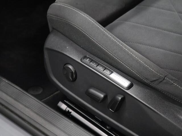 Volkswagen GOLF Variant 1.0 eTSI Life Business [ADAPTIVE CRUISE, APPLE CARPLAY, TREKHAAK, ANDROID, MEMORY SEAT, STOELVERWARMING, PDC V+A, DIGITAL DASH, CLIMATE CONTROL, NIEUWSTAAT]