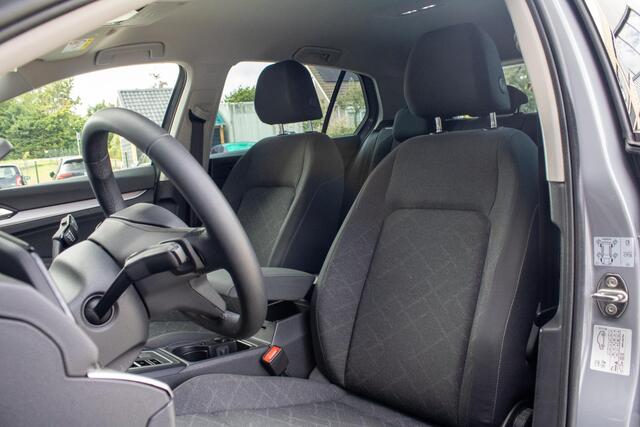 Volkswagen GOLF 1.0 eTSI Life Harman Kardon Stoelverwarming ACC Sfeerverlichting