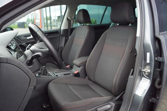 Volkswagen GOLF 1.4 TSI Sound 125pk/ Trekhaak wegklb./ Navi / ACC/ Climatronic/ App-Connect/ PDC