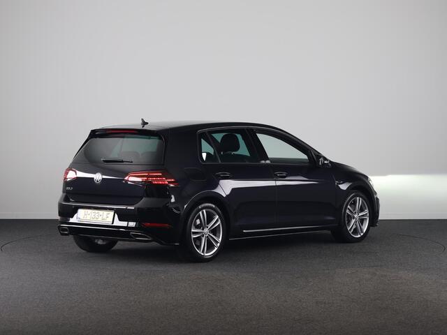 Volkswagen GOLF 1.5 TSI Highline Business R 150 PK | Automaat (DSG) | Navigatie | Camera | Digitaal dashboard