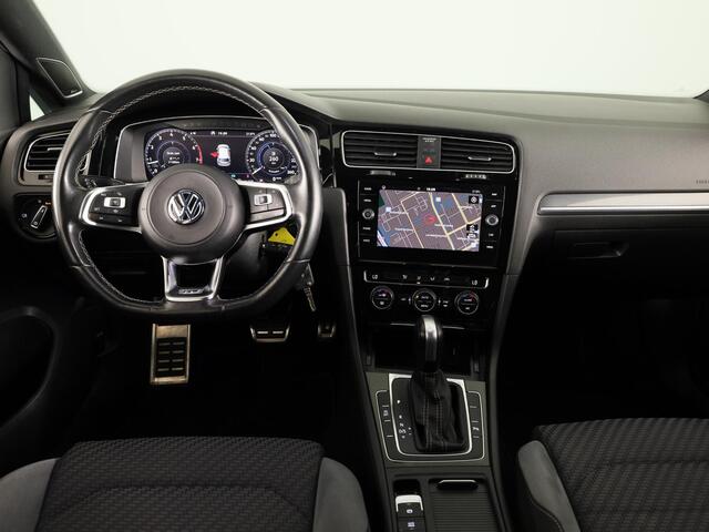 Volkswagen GOLF 1.5 TSI Highline Business R 150 PK | Automaat (DSG) | Navigatie | Camera | Digitaal dashboard