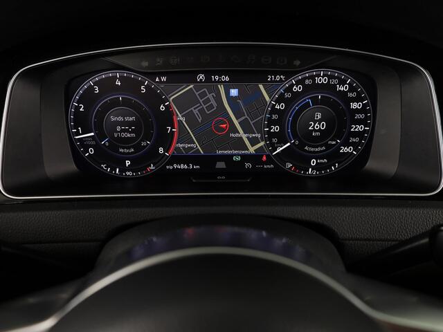 Volkswagen GOLF 1.5 TSI Highline Business R 150 PK | Automaat (DSG) | Navigatie | Camera | Digitaal dashboard