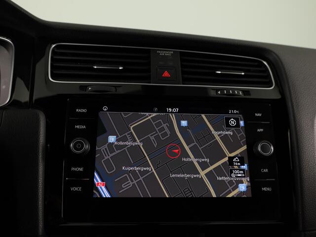 Volkswagen GOLF 1.5 TSI Highline Business R 150 PK | Automaat (DSG) | Navigatie | Camera | Digitaal dashboard