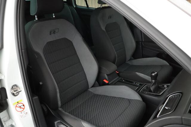Volkswagen GOLF Variant 1.5 TSI 150pk 2x R-Line Trekhaak Camera LED Keyless Navigatie Virtual Cockpit