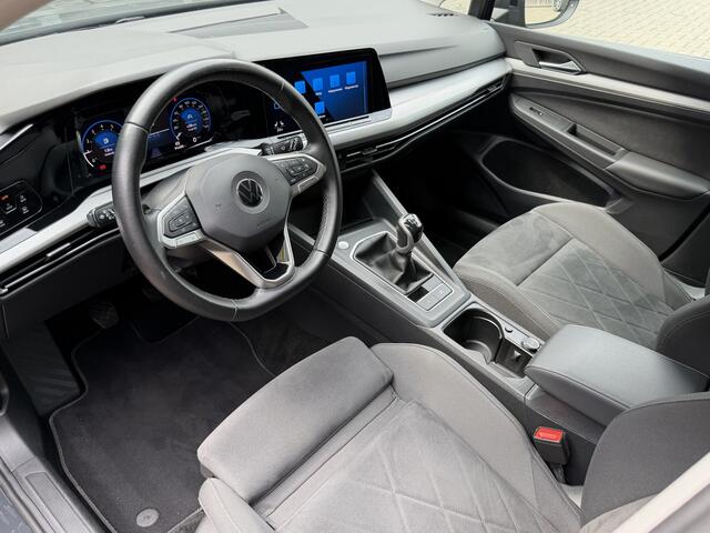 Volkswagen GOLF 1.0 TSI CARPLAY/ RADAR/ LED/ MASSAGE/ PRIVACY GLAS *!*