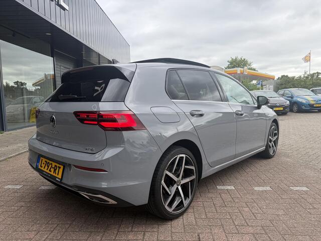 Volkswagen GOLF 1.5 eTSI R-Line IQ LED | MASSAGE STOELEN | CAMERA | NAVIGATIE | PANORAMADAK | CRUISECONTROL | STUUR/STOEL VERWARMING | LED PAKKET | PARKEERSENSOREN | VIRTUEEL COCKPITDISPLAY | APPLE CARPLAY & ANDROID AUTO |