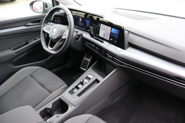 Volkswagen GOLF 1.5 eTSI Active Stoelverwarming/Apple carplay/Achteruitrijcamera/Adaptieve cruise control/Lane assist/Parkeersensoren rondom/Sfeerverlichting/Climate control/DAB/Navigatie
