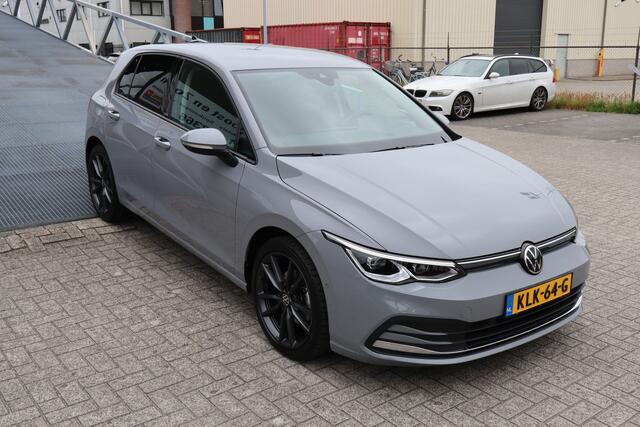 Volkswagen GOLF 1.5 eTSI Active Stoelverwarming/Apple carplay/Achteruitrijcamera/Adaptieve cruise control/Lane assist/Parkeersensoren rondom/Sfeerverlichting/Climate control/DAB/Navigatie