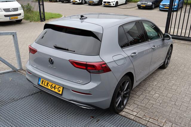 Volkswagen GOLF 1.5 eTSI Active Stoelverwarming/Apple carplay/Achteruitrijcamera/Adaptieve cruise control/Lane assist/Parkeersensoren rondom/Sfeerverlichting/Climate control/DAB/Navigatie