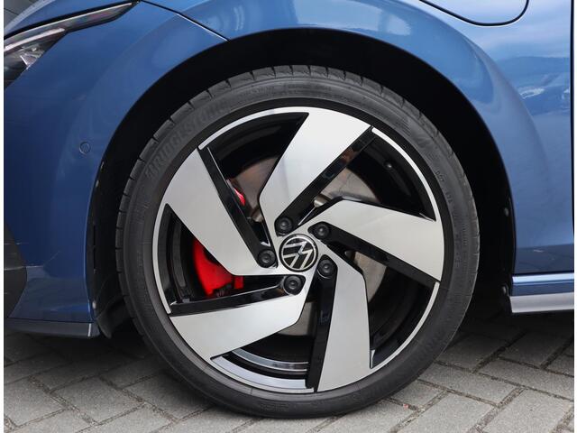 Volkswagen GOLF 1.5 eHybrid GTE | Pano | Black Pack | leer | Trekhaak | Stoel en stuurverwarming | Stoel ventilatie